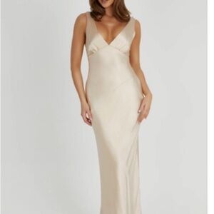 Elegant Cream Sleeveless Gown